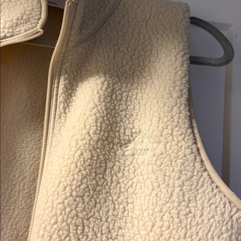 Vest - Picture 2 of 4